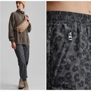 NWT VARLEY BECKETT Camo PANT Size medium